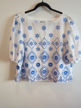 Boho Preppy Eyelet Floral Embroidery Boxy Crop Blouse White Blue Ann Taylor (L)